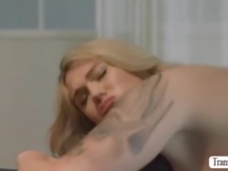 TS blonde Aspen gets fucked by Detective Chads hard member
